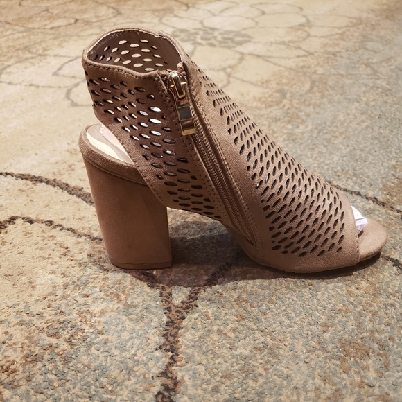 🆕️Taupe Peep Toe Heels🆕️ - Picture 4 of 5